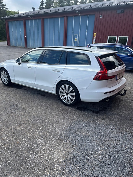 Volvo V60 4 of 5