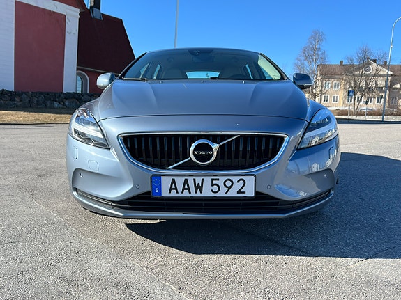 Volvo V40 8 of 28
