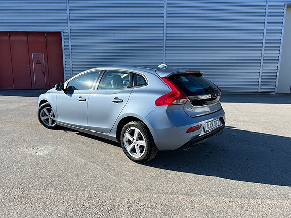 Volvo V40 4 of 28