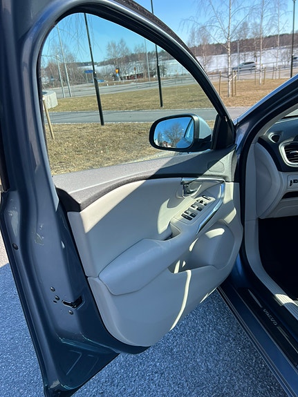 Volvo V40 14 of 28
