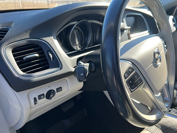Volvo V40 17 of 28