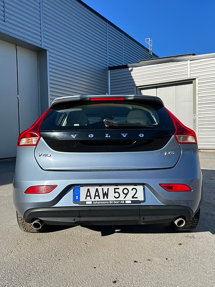 Volvo V40 3 of 28