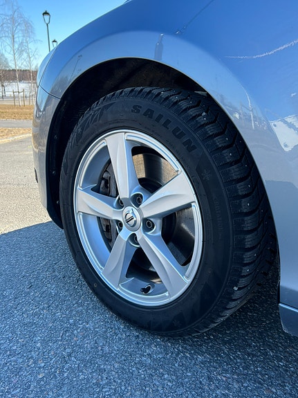 Volvo V40 11 of 28