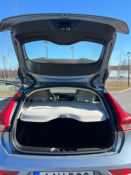 Volvo V40 12 of 28