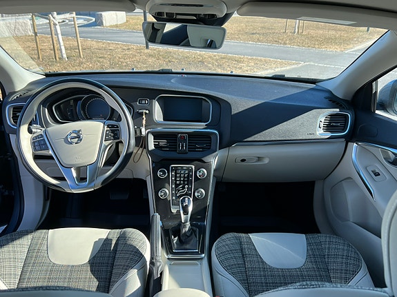 Volvo V40 19 of 28