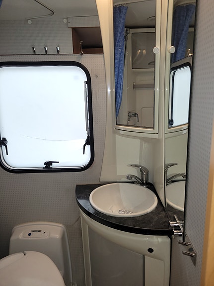 Chausson Ford CHAUSSON FLASH 03 Alkov 6 of 15