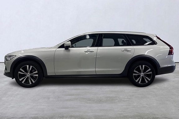 Volvo V90 Cross Country 2 of 23
