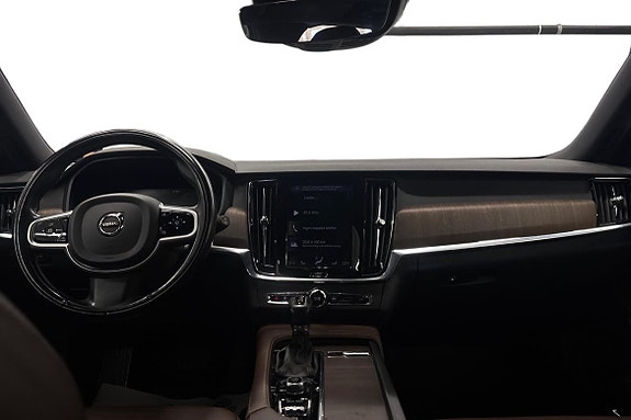 Volvo V90 Cross Country 9 of 23