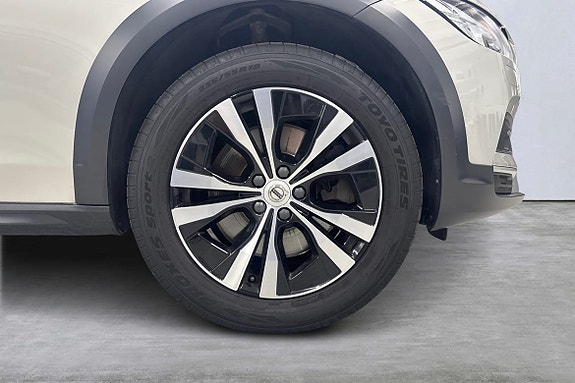 Volvo V90 Cross Country 14 of 23