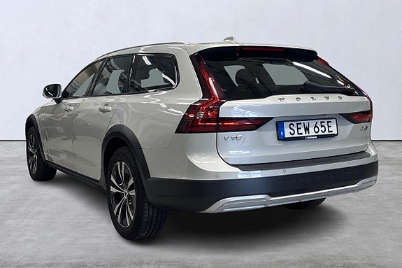 Volvo V90 Cross Country 4 of 23