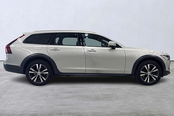 Volvo V90 Cross Country 3 of 23