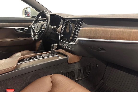 Volvo V90 Cross Country 10 of 23