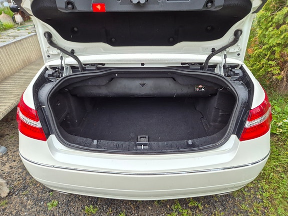 Mercedes-Benz E350 22 of 23