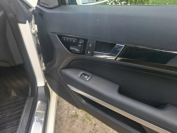 Mercedes-Benz E350 16 of 23