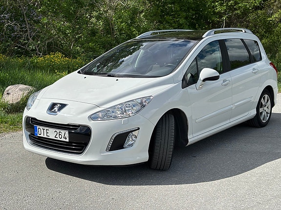 Peugeot 308 SW 3 of 4