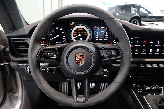Porsche 911 Carrera 4 GTS 13 of 20