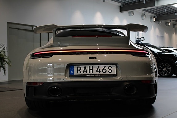 Porsche 911 Carrera 4 GTS 5 of 20