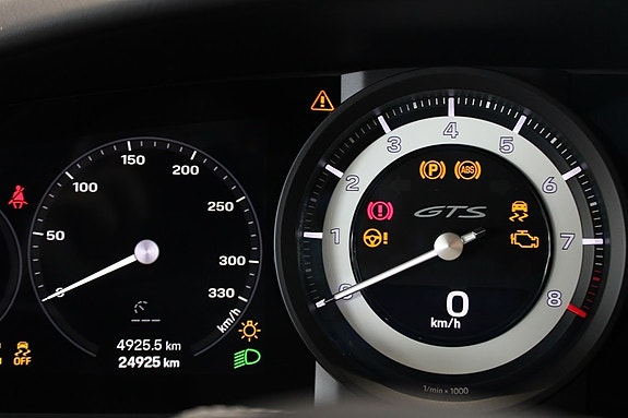 Porsche 911 Carrera 4 GTS 12 of 20