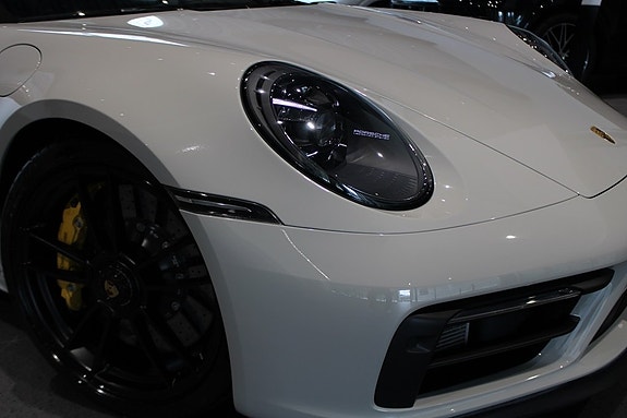 Porsche 911 Carrera 4 GTS 3 of 20
