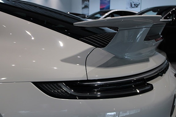 Porsche 911 Carrera 4 GTS 11 of 20