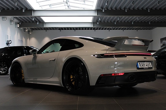 Porsche 911 Carrera 4 GTS 2 of 20