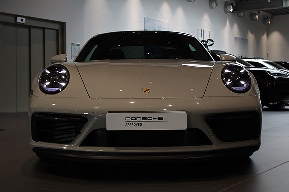 Porsche 911 Carrera 4 GTS 4 of 20