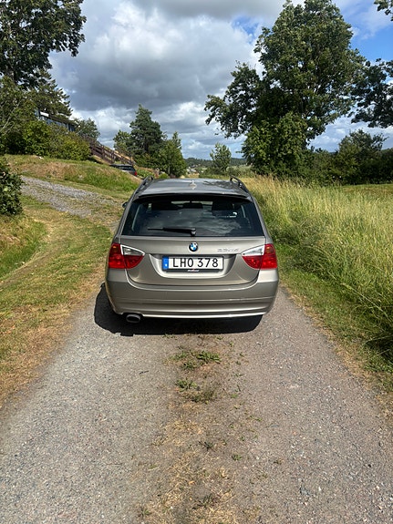 BMW 320d 4 of 7