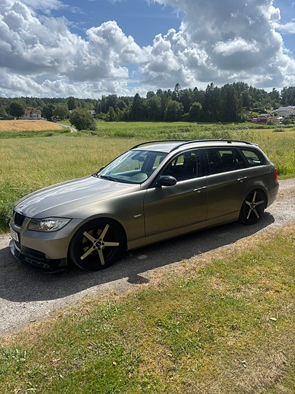 BMW 320d 2 of 7