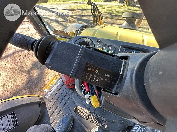 New Holland LB115 15 of 27