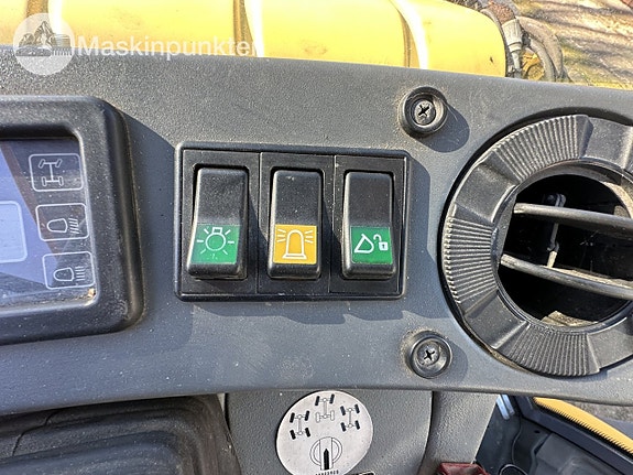 New Holland LB115 26 of 27