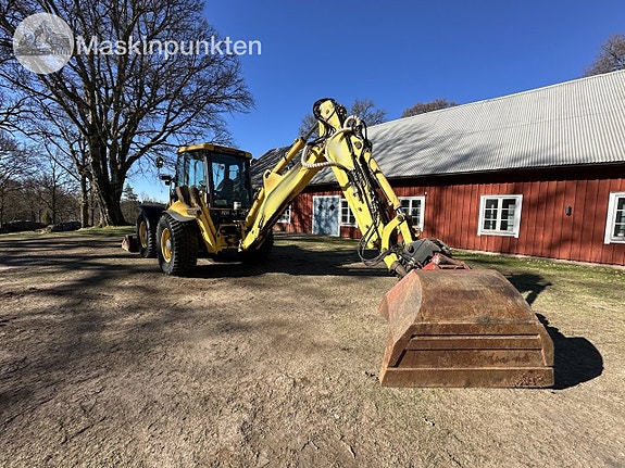 New Holland LB115 7 of 27