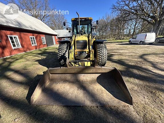 New Holland LB115 2 of 27