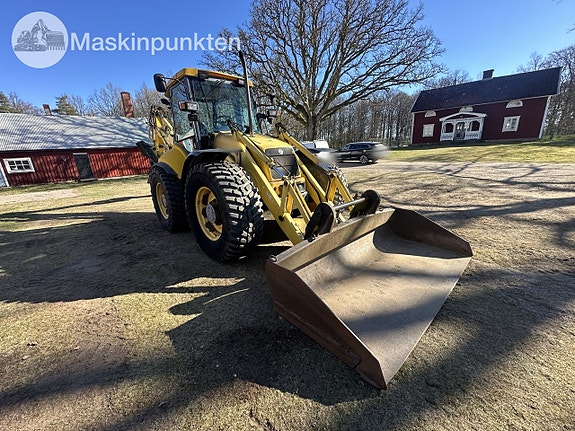 New Holland LB115 3 of 27