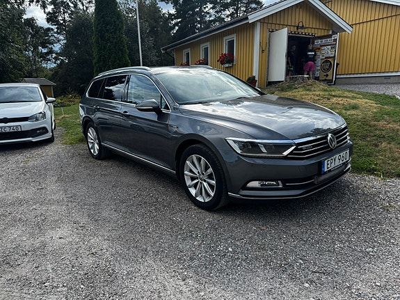 Volkswagen Passat 2 of 4