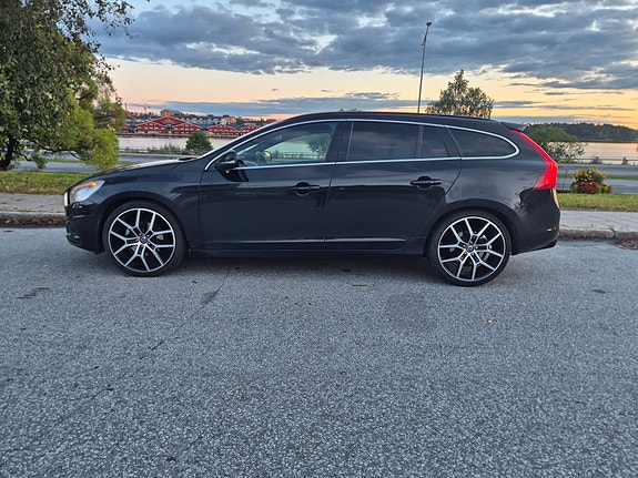 Volvo V60 2 of 6