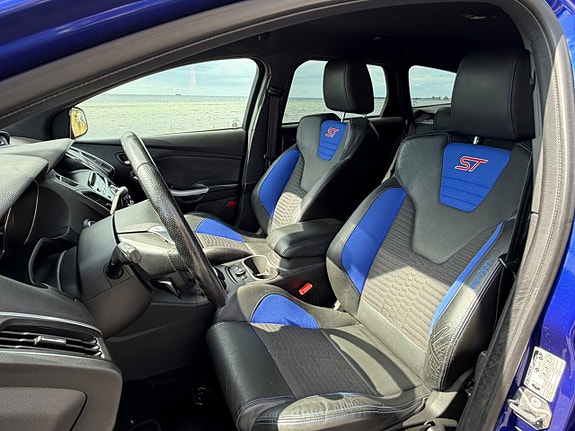 Ford Focus 9 of 14