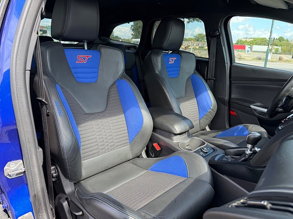 Ford Focus 11 of 14