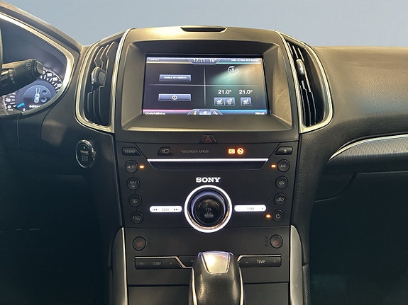 Ford Edge 10 of 23
