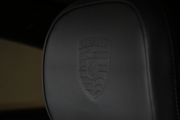 Porsche Cayenne 16 of 28