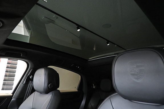 Porsche Cayenne 23 of 28