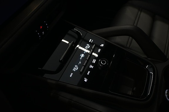 Porsche Cayenne 17 of 28