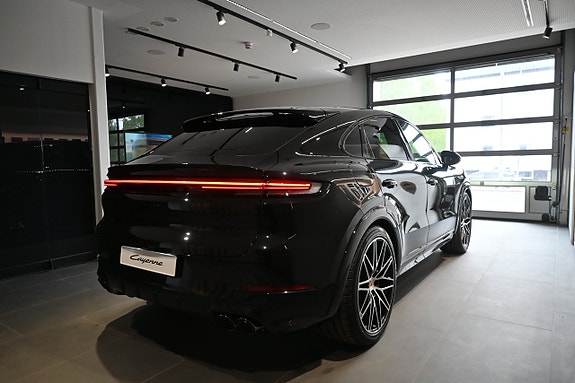 Porsche Cayenne 6 of 28