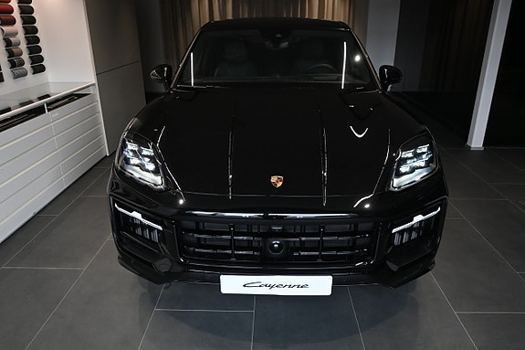 Porsche Cayenne 2 of 28
