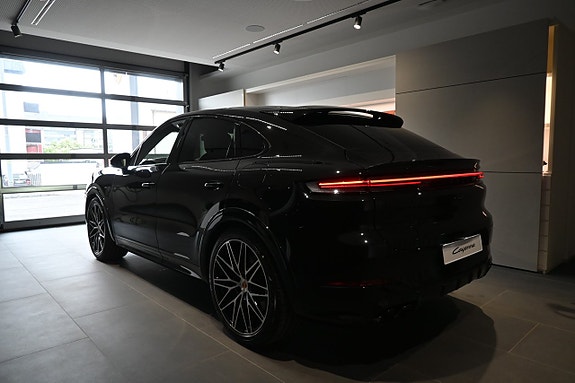 Porsche Cayenne 5 of 28