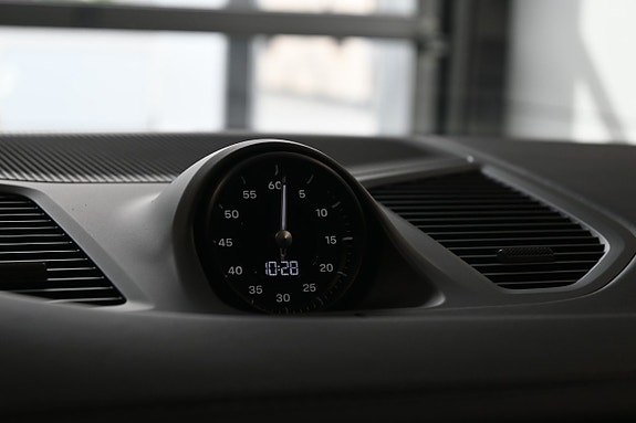 Porsche Cayenne 19 of 28