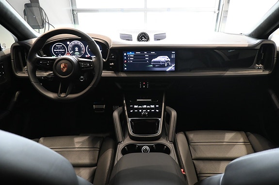 Porsche Cayenne 14 of 28