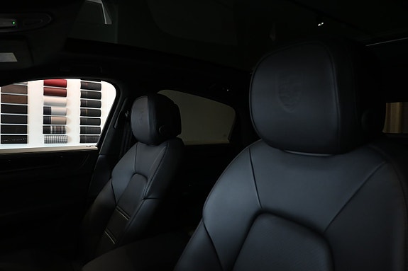 Porsche Cayenne 15 of 28