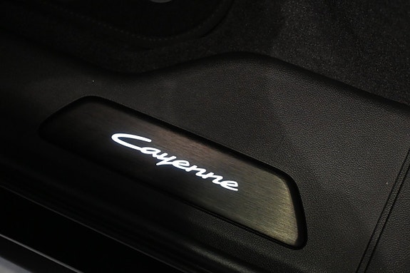Porsche Cayenne 26 of 28