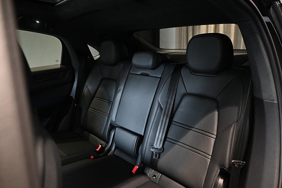 Porsche Cayenne 28 of 28