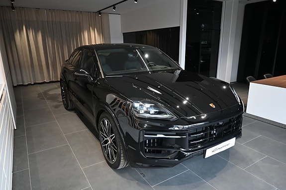 Porsche Cayenne 3 of 28